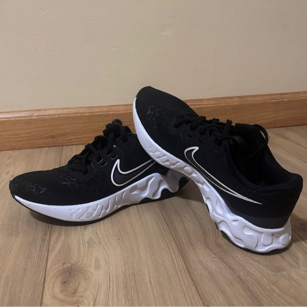 NIKE RENEW Black and White Chunky Running Sneakers